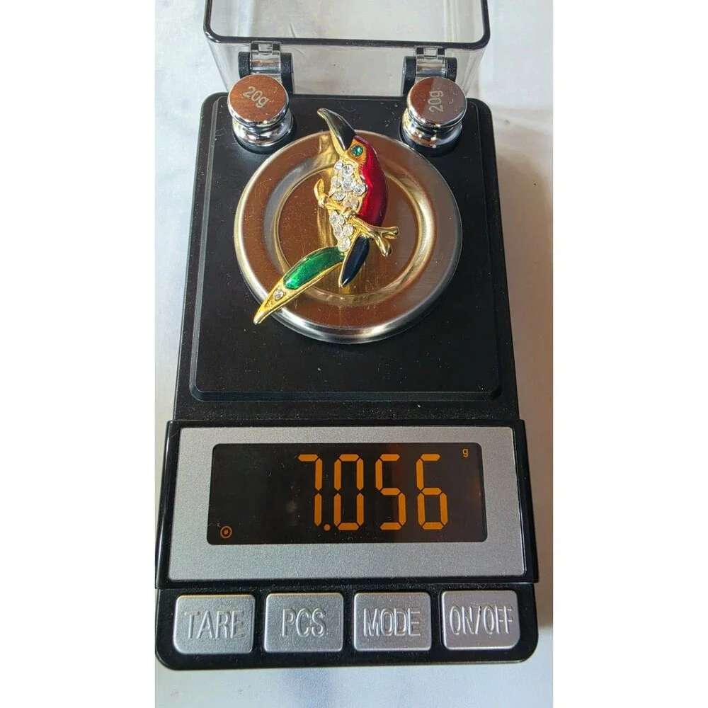 Toucan Rhinestone And Enamel Gold Tone Metal Brooch Vintage Costume Jewelry